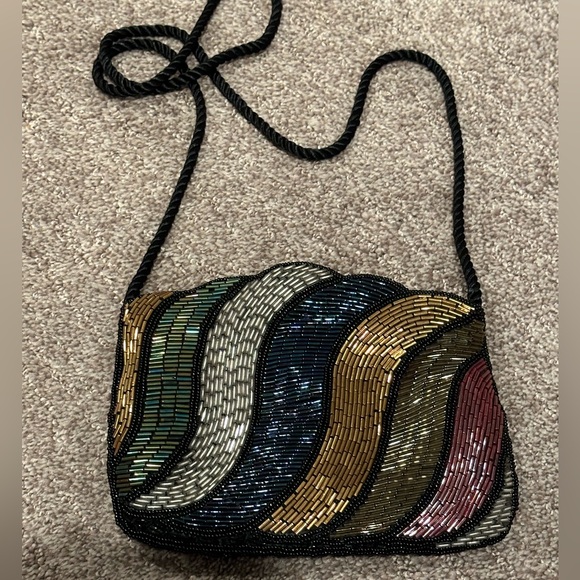 La Regale Handbags - VINTAGE La Regale beaded purse